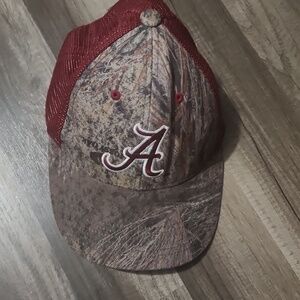 Alabama Crimson Tide / Camo Baseball Cap by Captivating Headgear Adjusta…